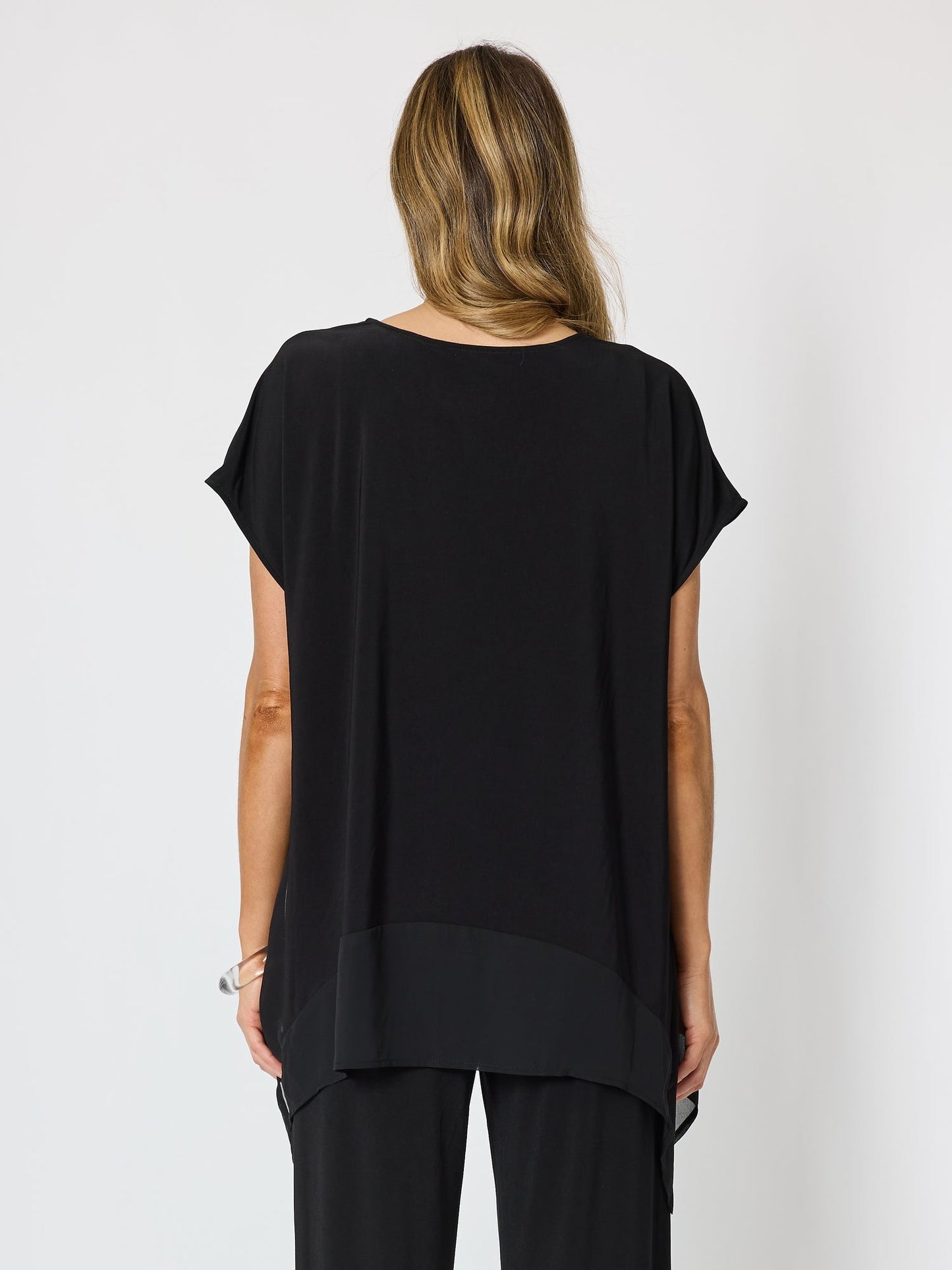 Clarity Traveller Angle Hem Top (Black)