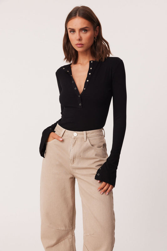 Image of a model wearing Tops. Productname: SNDYS KENLEY TOP in Black colour by brand - SNDYS