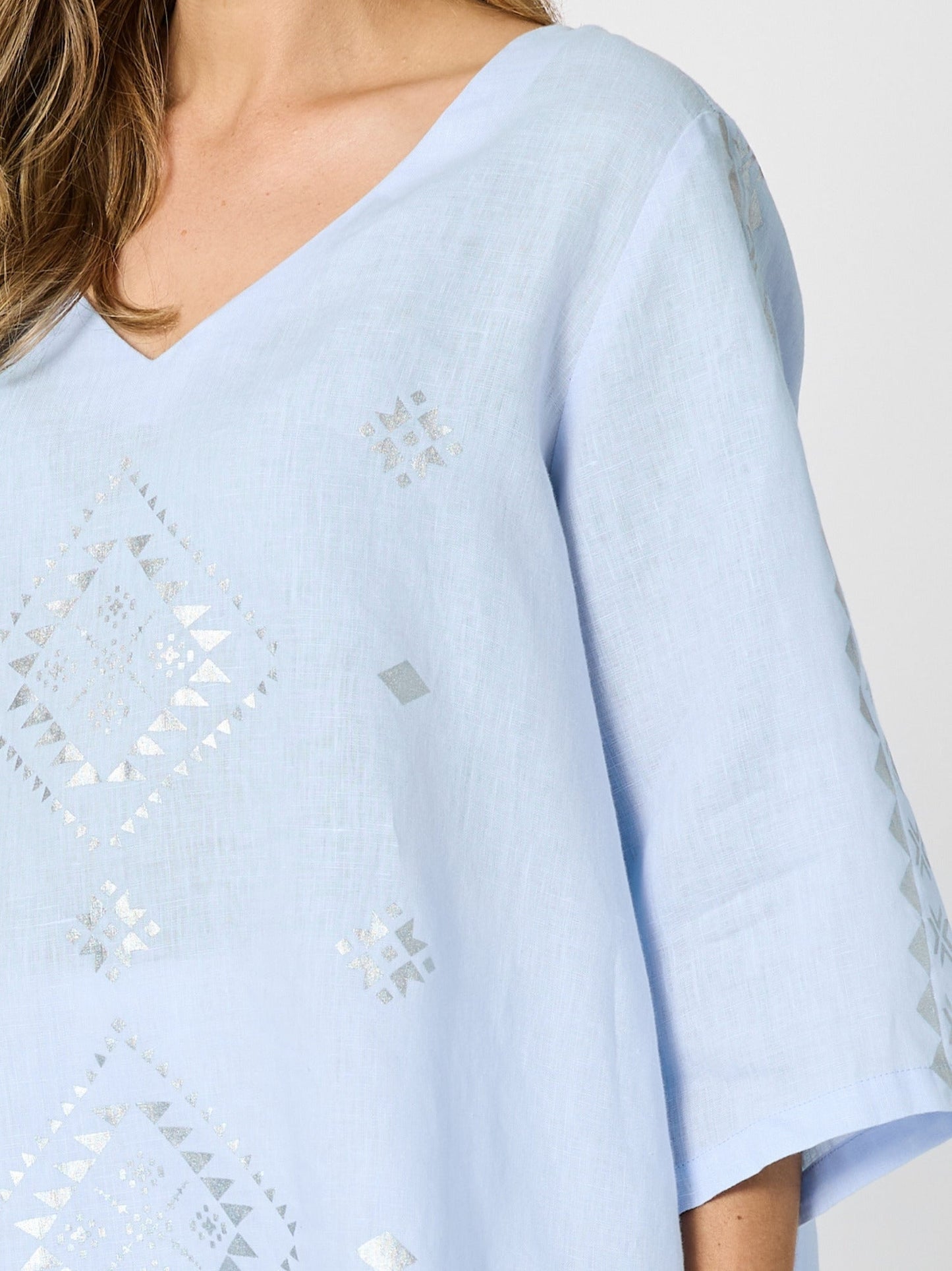 Hammock & Vine Soleil Foil Print Linen Top (Sky Blue Silver)