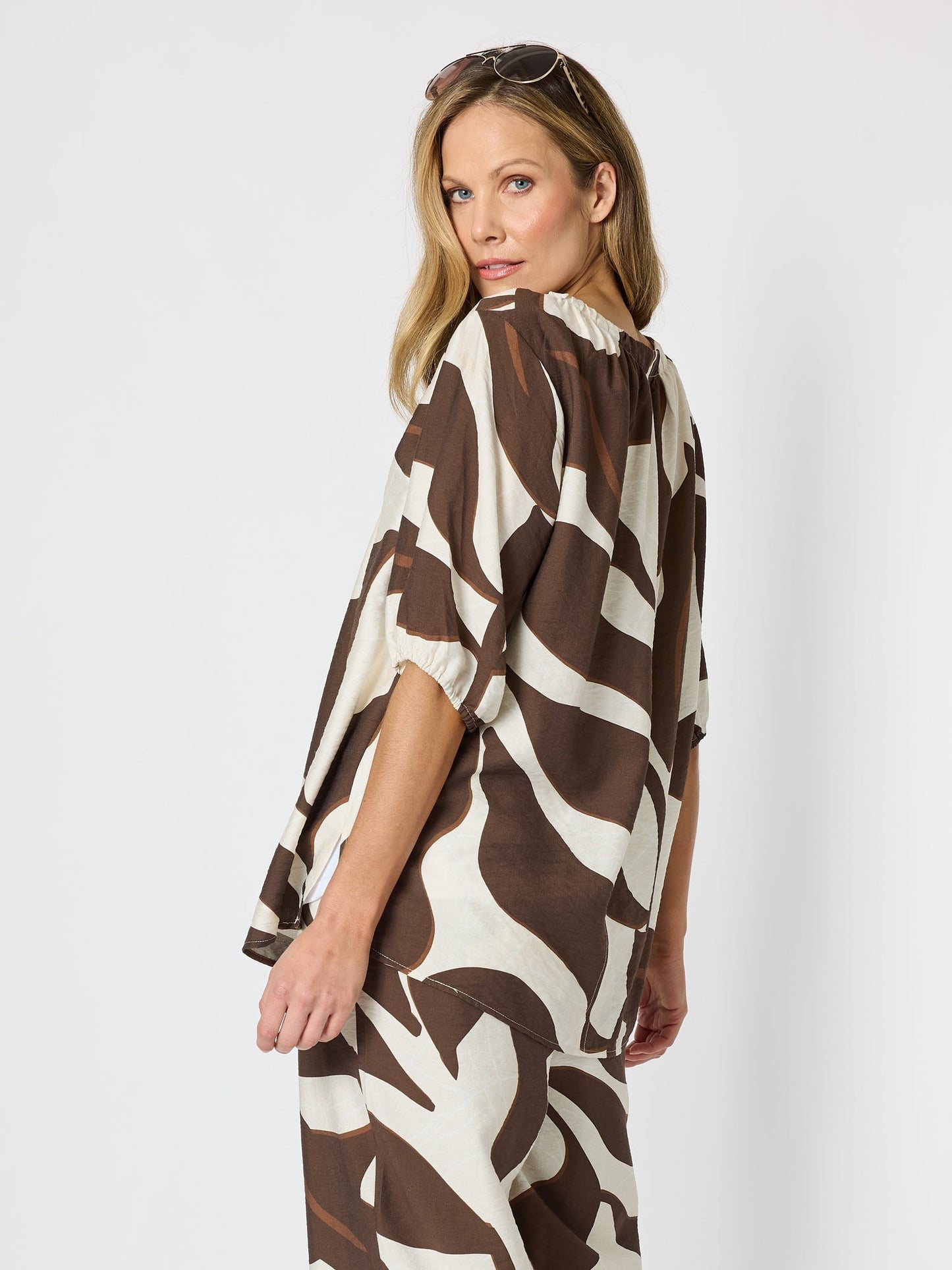 Clarity Bay Leaf Print V Neck Top (Mocha Multi)