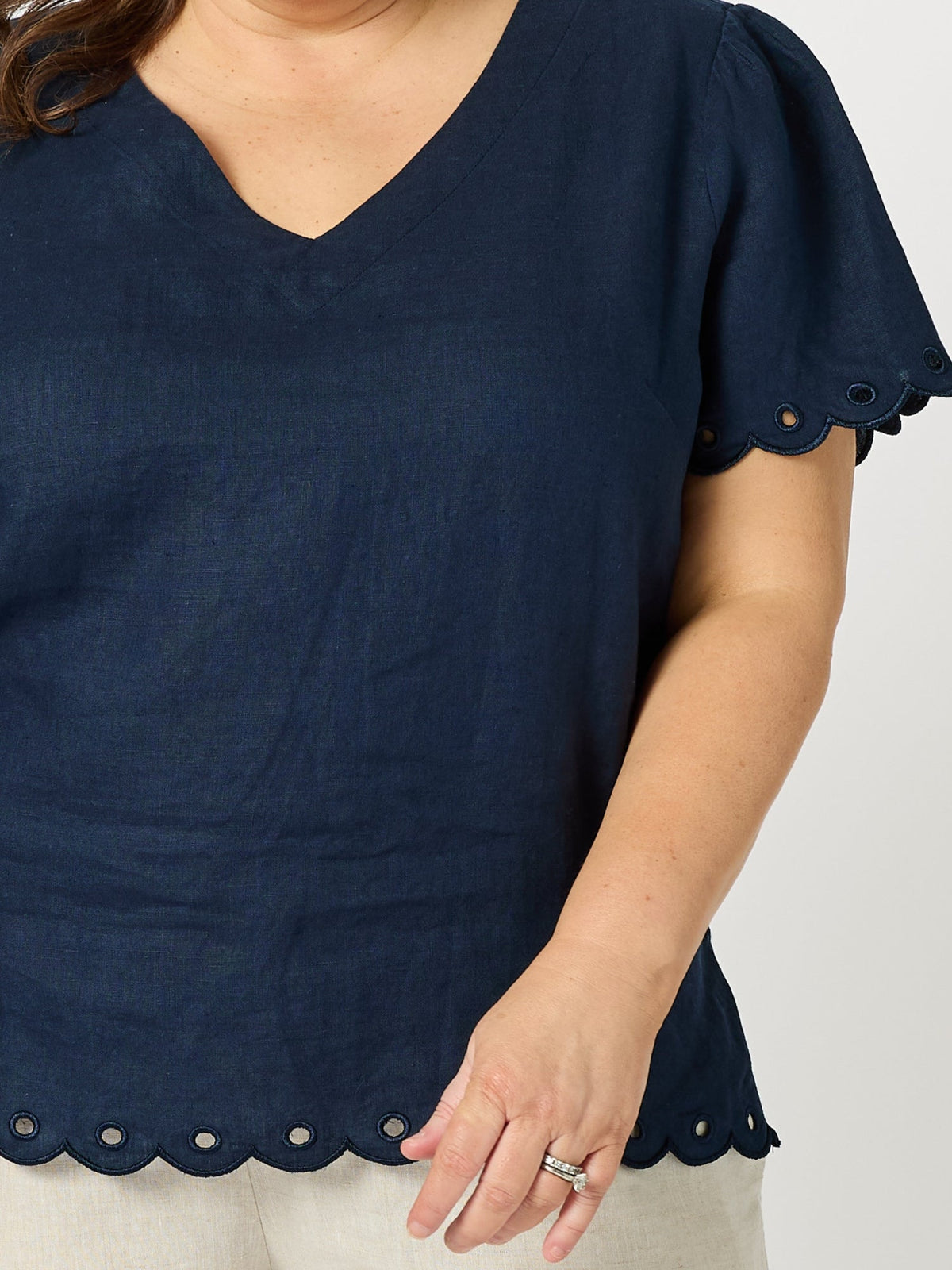Gordon Smith Lilly Scallop Hem Linen Top (Navy)