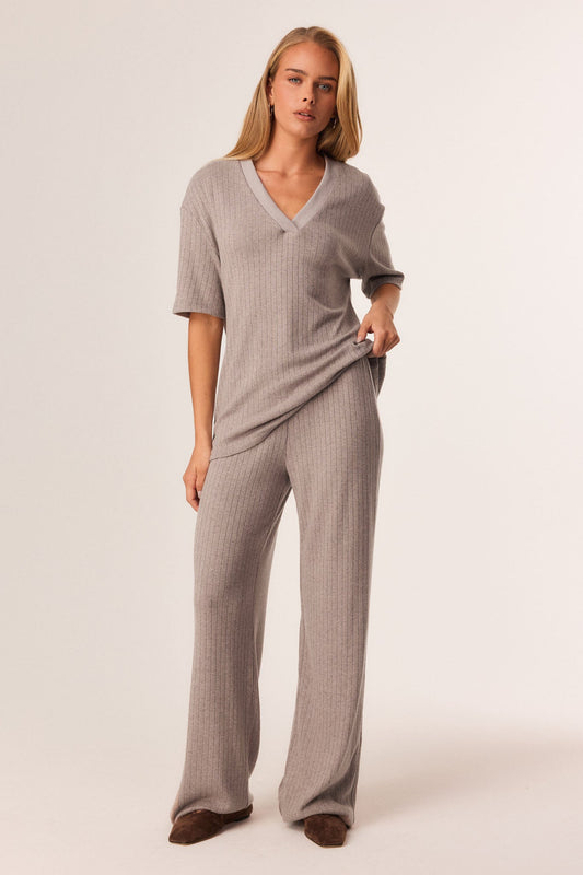 Image of a model wearing Pants. Productname: SNDYS HARLYNN PANTS in Fig colour by brand - SNDYS