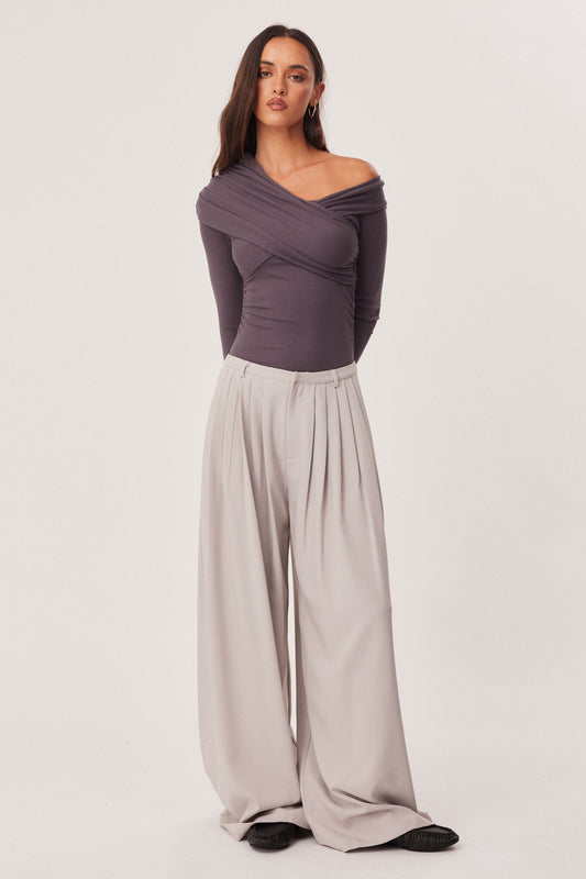 Image of a model wearing Pants. Productname: SNDYS EVELINA PANTS in Grey colour by brand - SNDYS