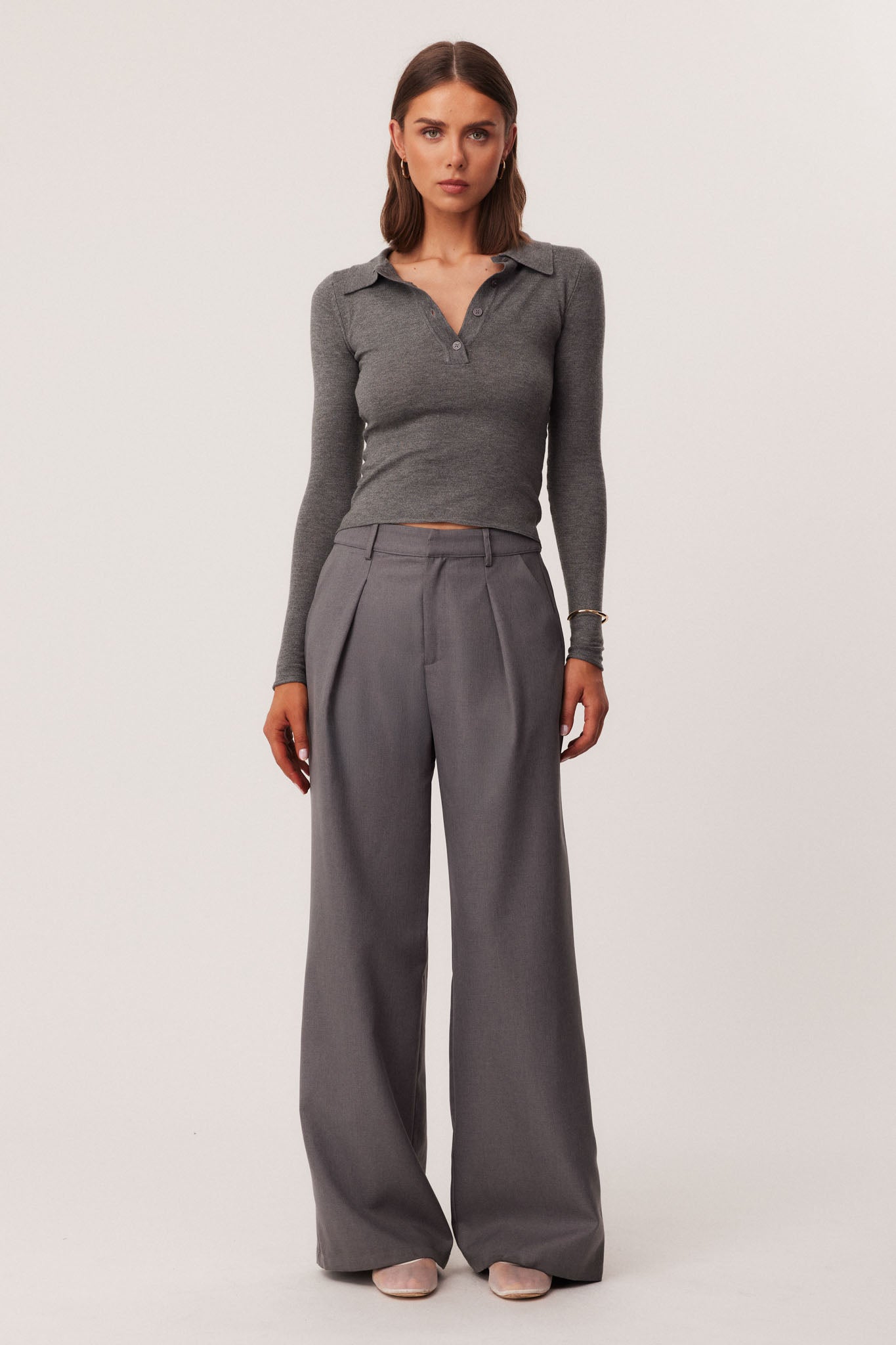 Image of a model wearing Pants. Productname: SNDYS WOODS PANTS in Charcoal colour by brand - SNDYS