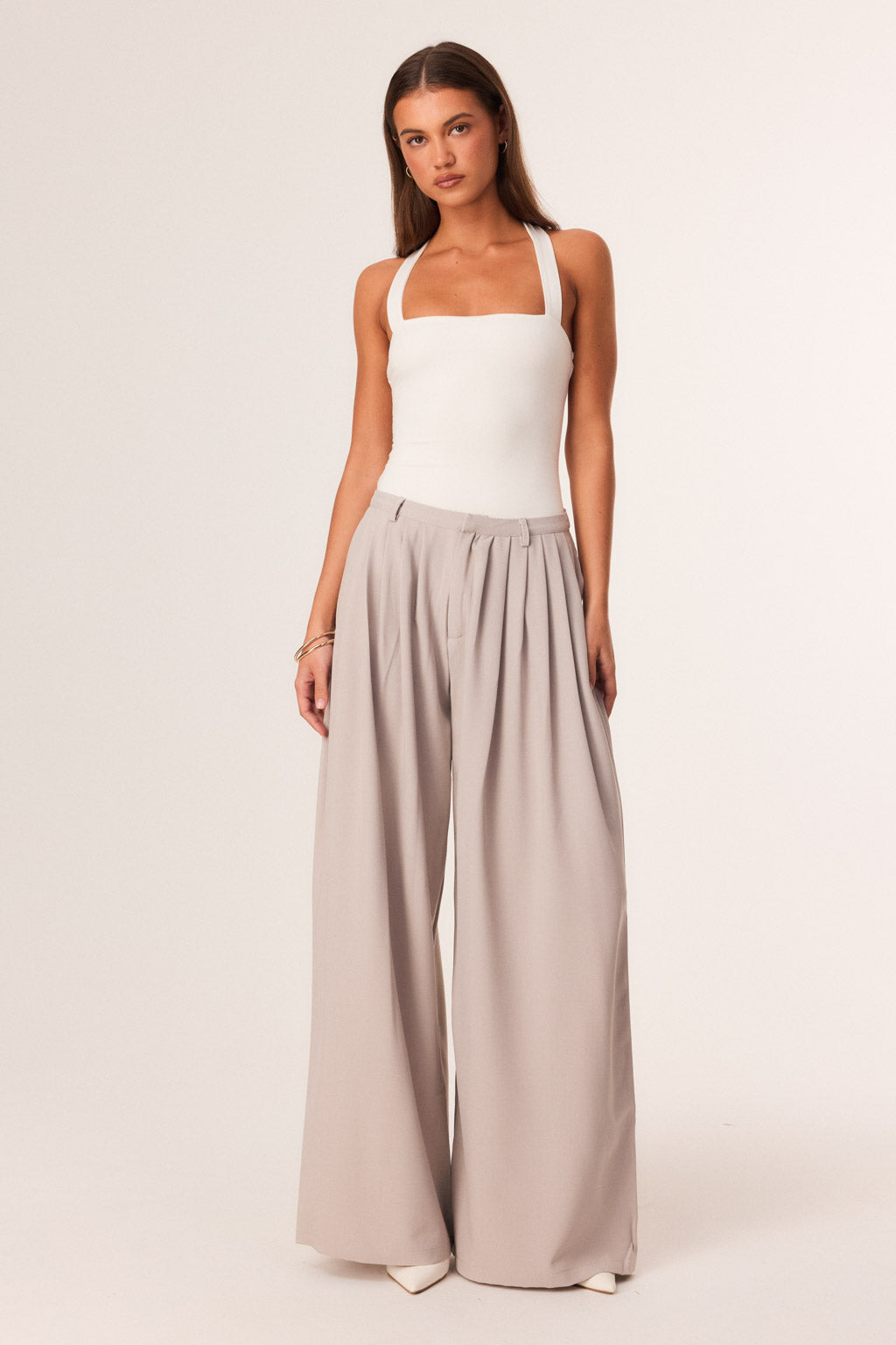 Image of a model wearing Pants. Productname: SNDYS EVELINA PANTS in Grey colour by brand - SNDYS