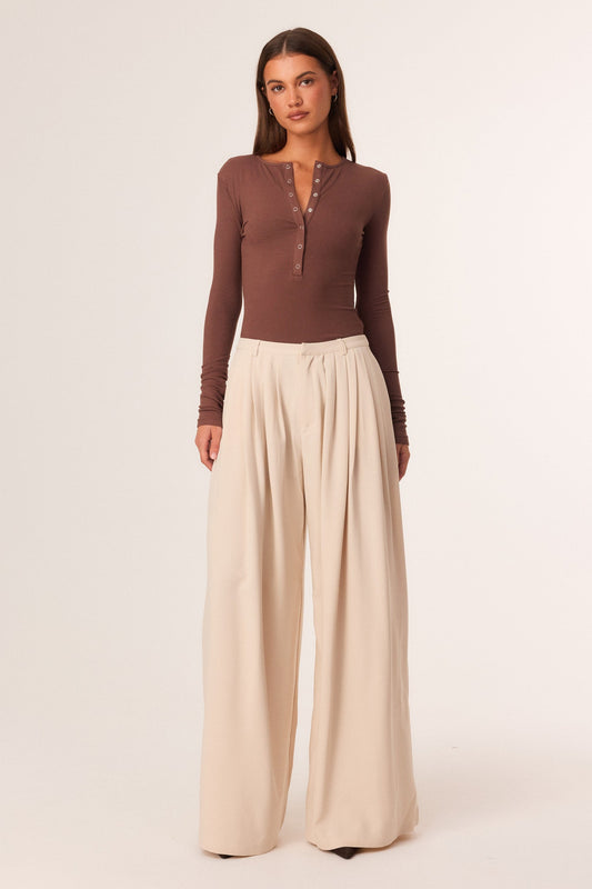 Image of a model wearing Pants. Productname: SNDYS EVELINA PANTS in Bone colour by brand - SNDYS