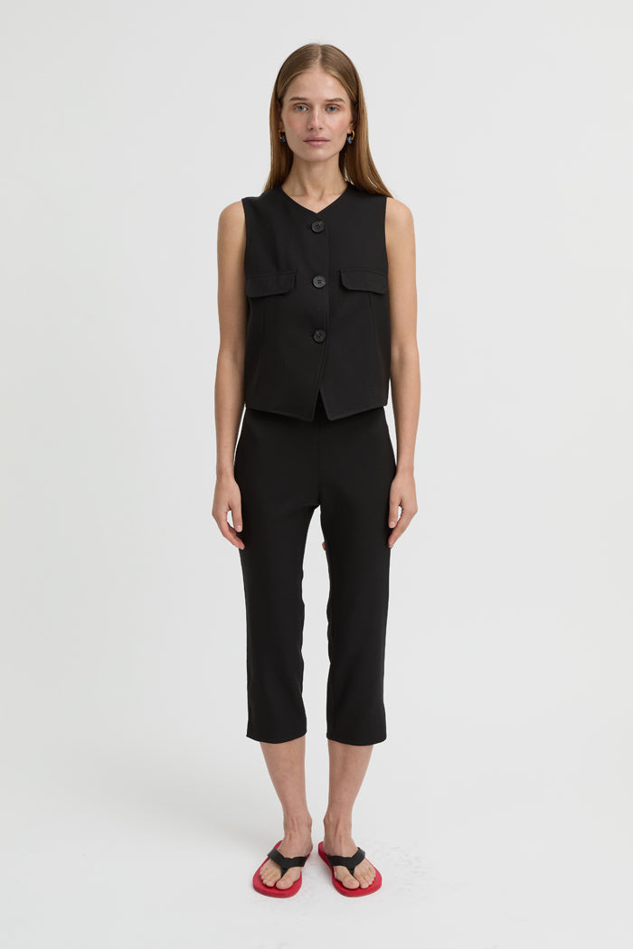 Image of a model wearing Pants. Product name - Anouk Capris Black in Black colour by brand - Blanca Studio