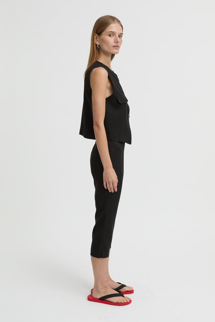 Blanca Studio Anouk Capris (Black)