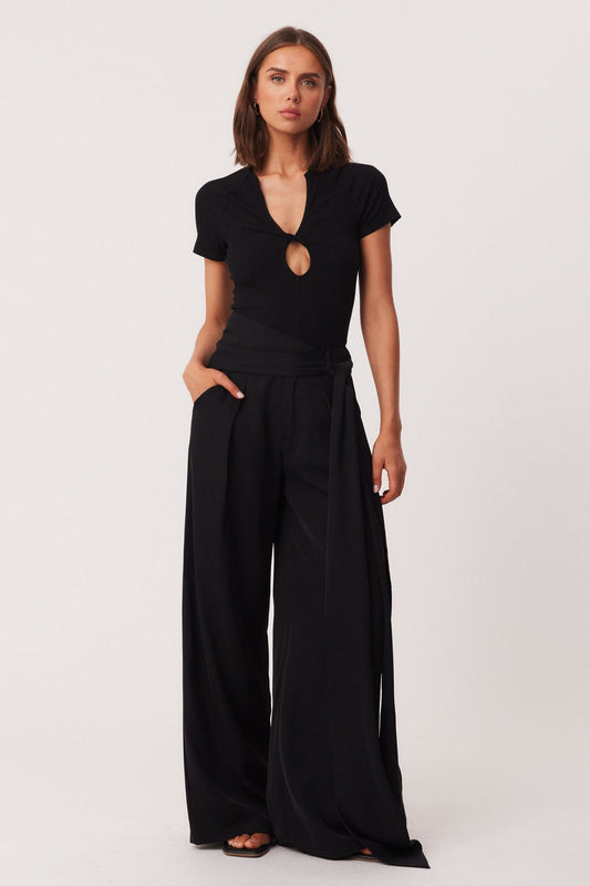 Image of a model wearing Pants. Productname: SNDYS REID PANTS in Black colour by brand - SNDYS