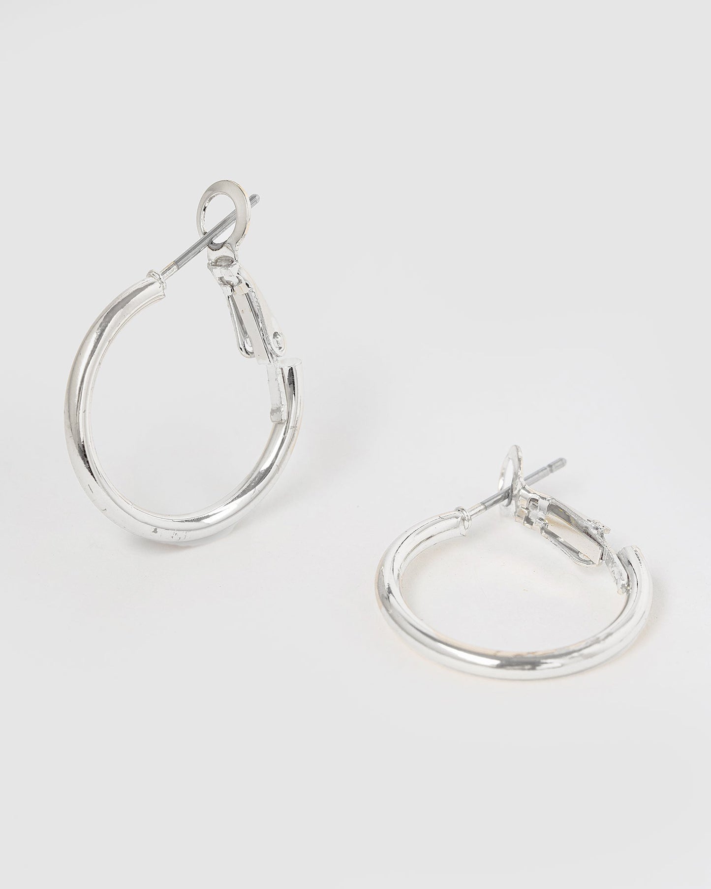 Colette by Colette Hayman Fine Hoop Earrings 20mm (Silver)