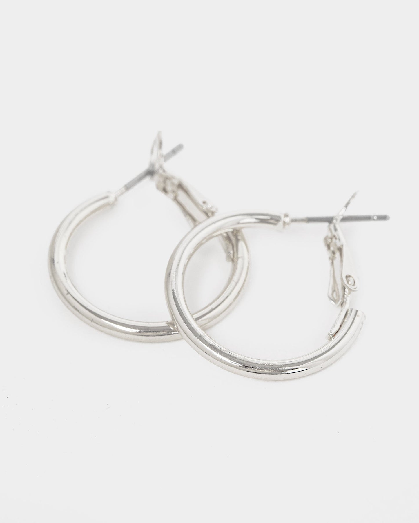 Colette by Colette Hayman Fine Hoop Earrings 20mm (Silver)