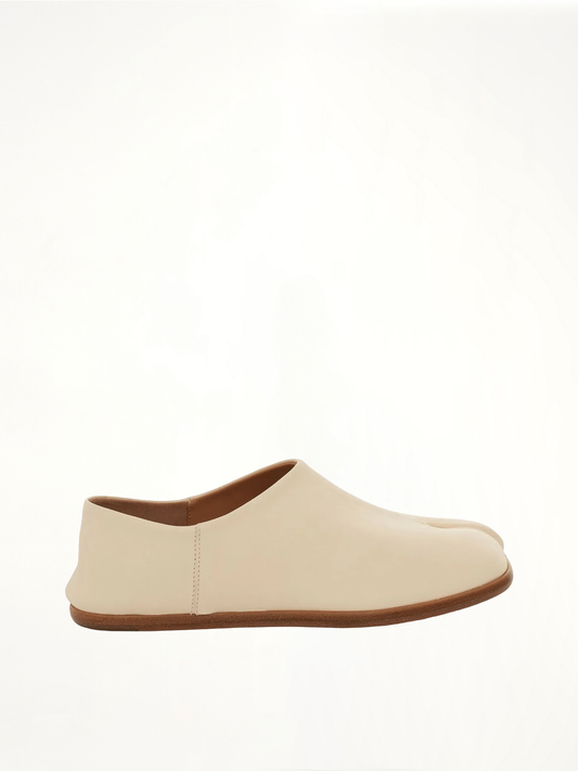 Image of Flats. Productname: MAISON MARGIELA Tabi Babouches Loafers in WHITE colour by brand - MAISON MARGIELA
