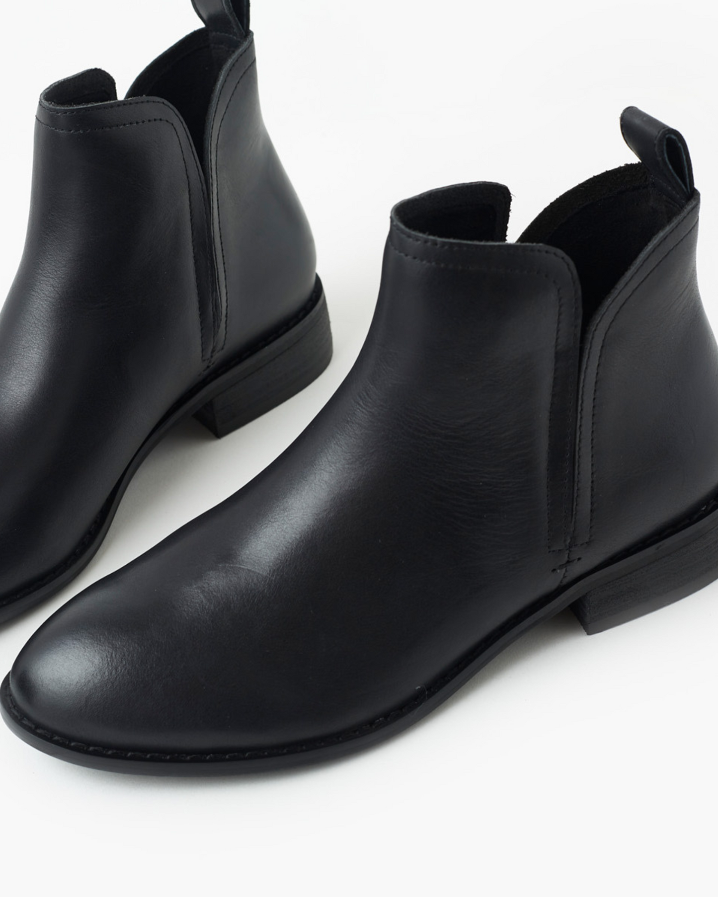 Walnut Melbourne Douglas Leather Boot (Black)