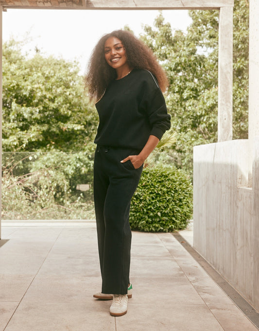 White & Co. The Monogram Lounger Fleece Crew (Black)