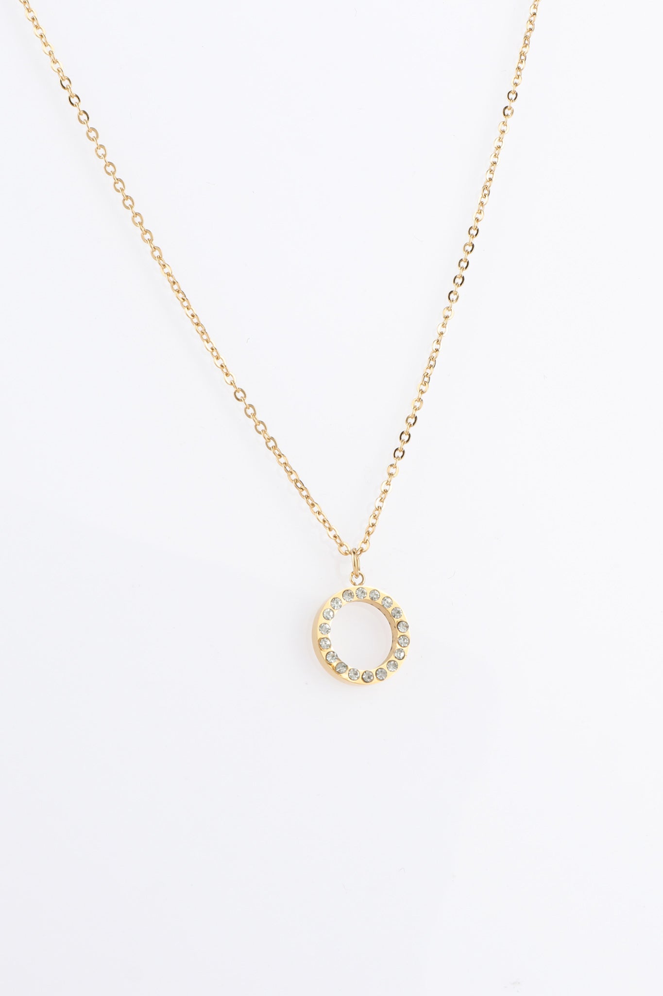 Heychic Liora Circle Pendant Necklace (Gold)
