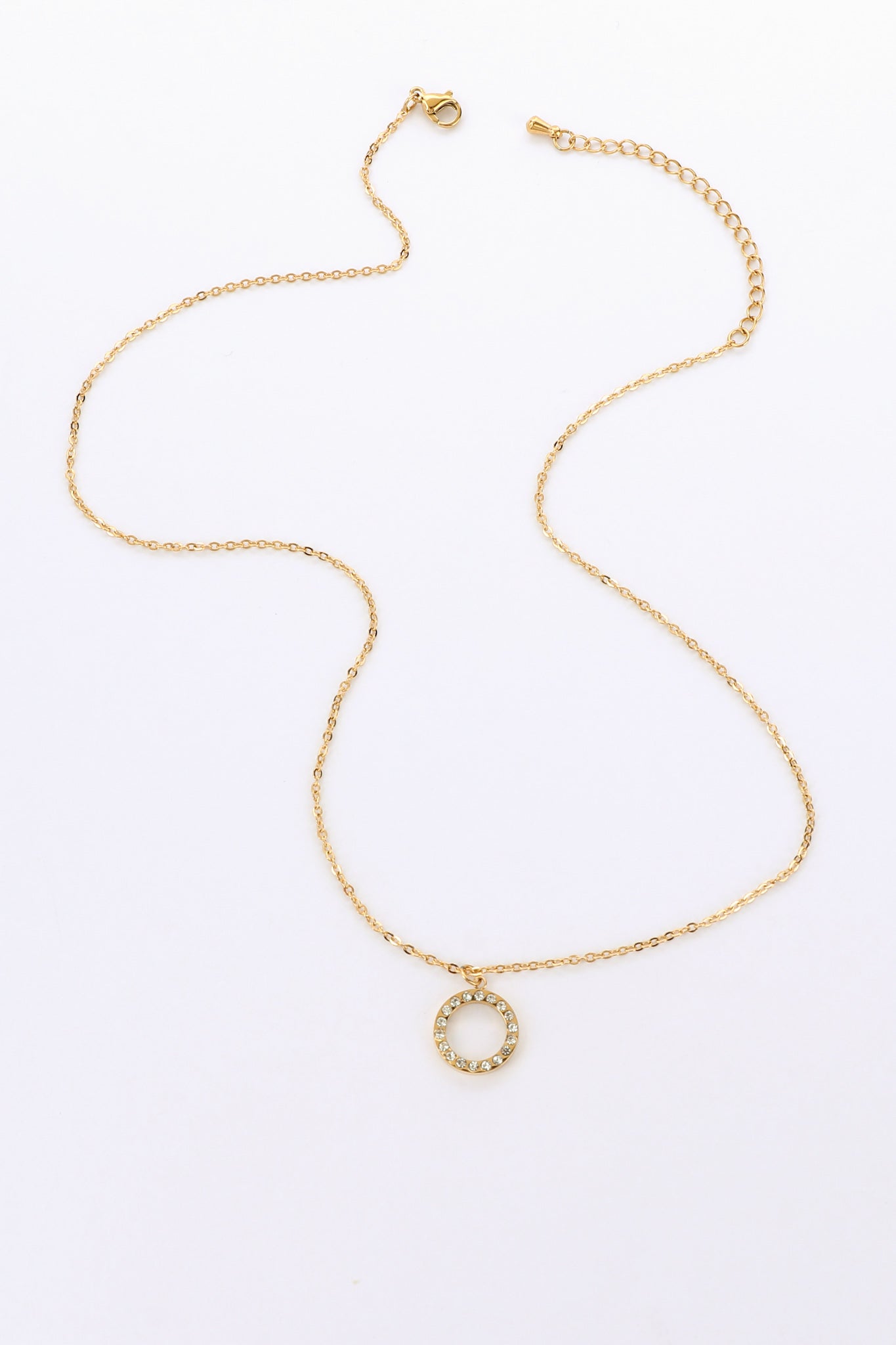 Heychic Liora Circle Pendant Necklace (Gold)
