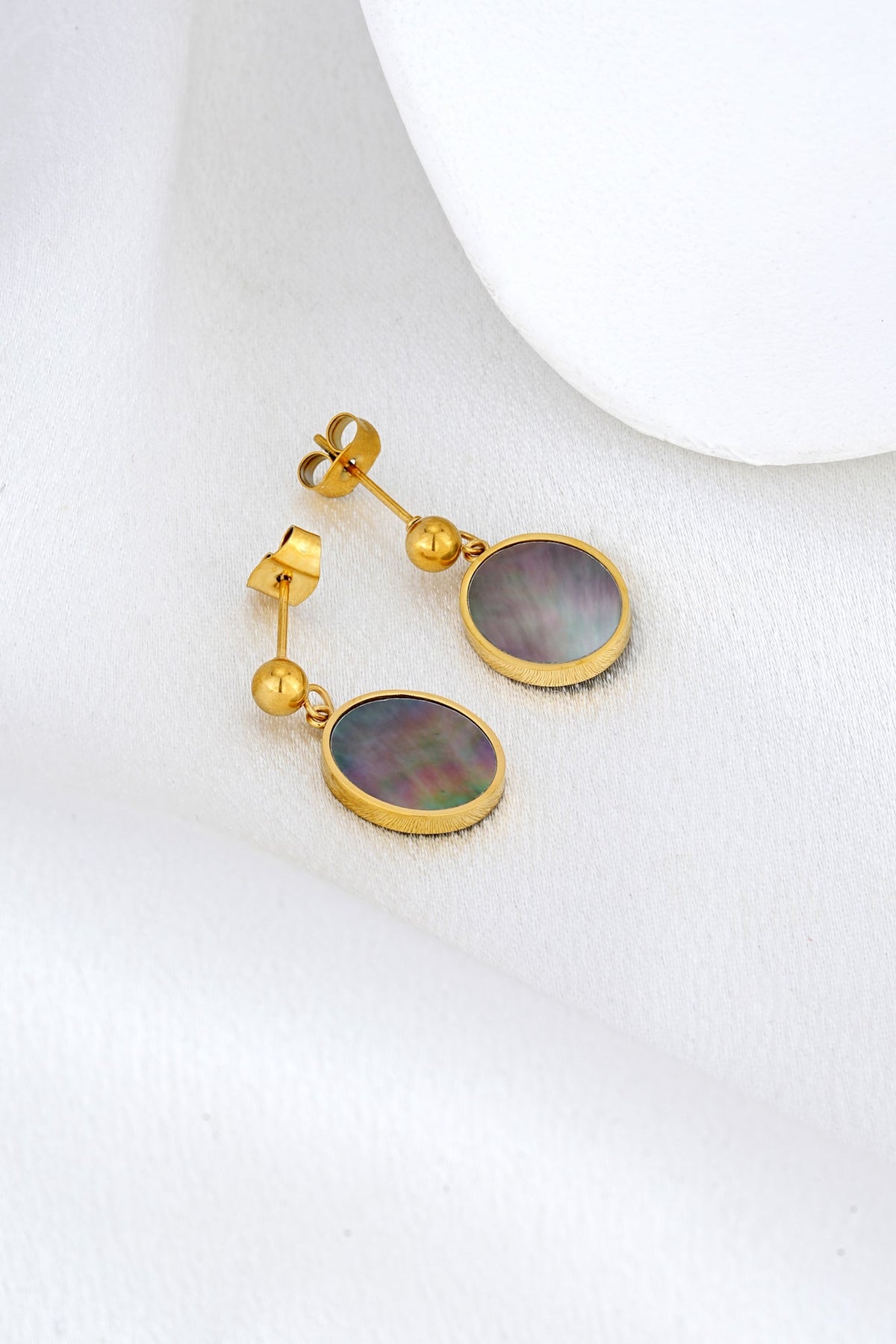 HEYCHIC Delmare Shell Earrings (Gold)