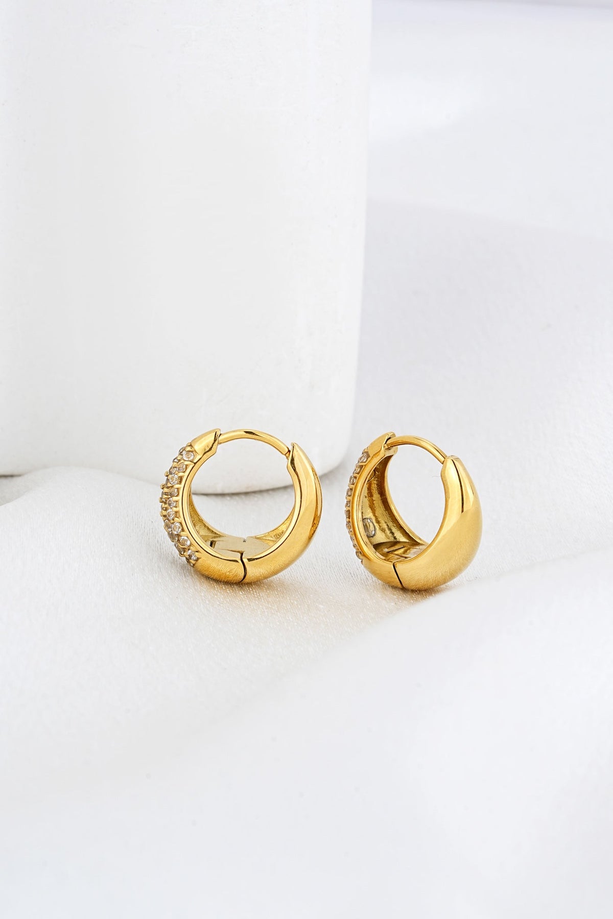 HEYCHIC Claire Zircon Earrings (Gold)