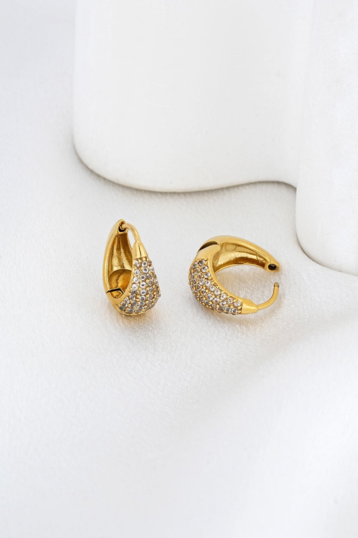 HEYCHIC Claire Zircon Earrings (Gold)