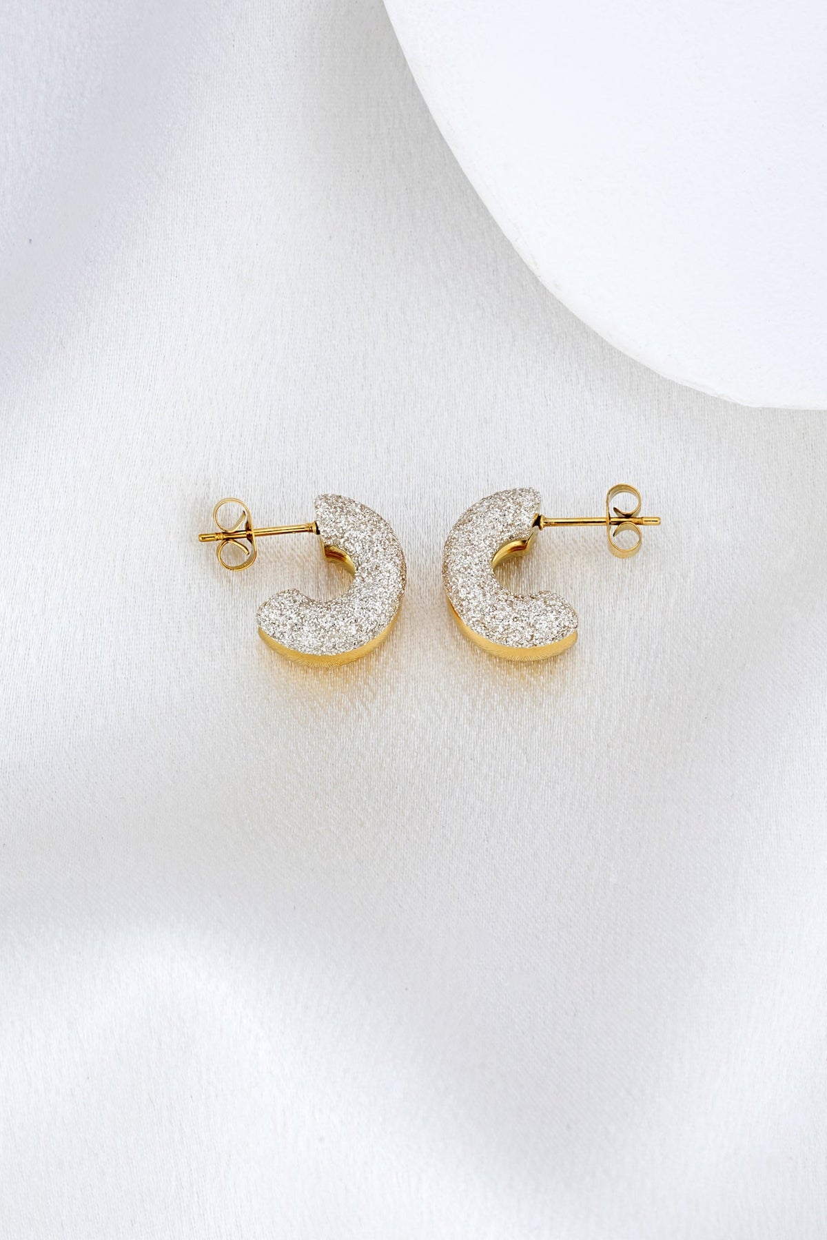 HEYCHIC Melina Hoop Earrings (Gold)
