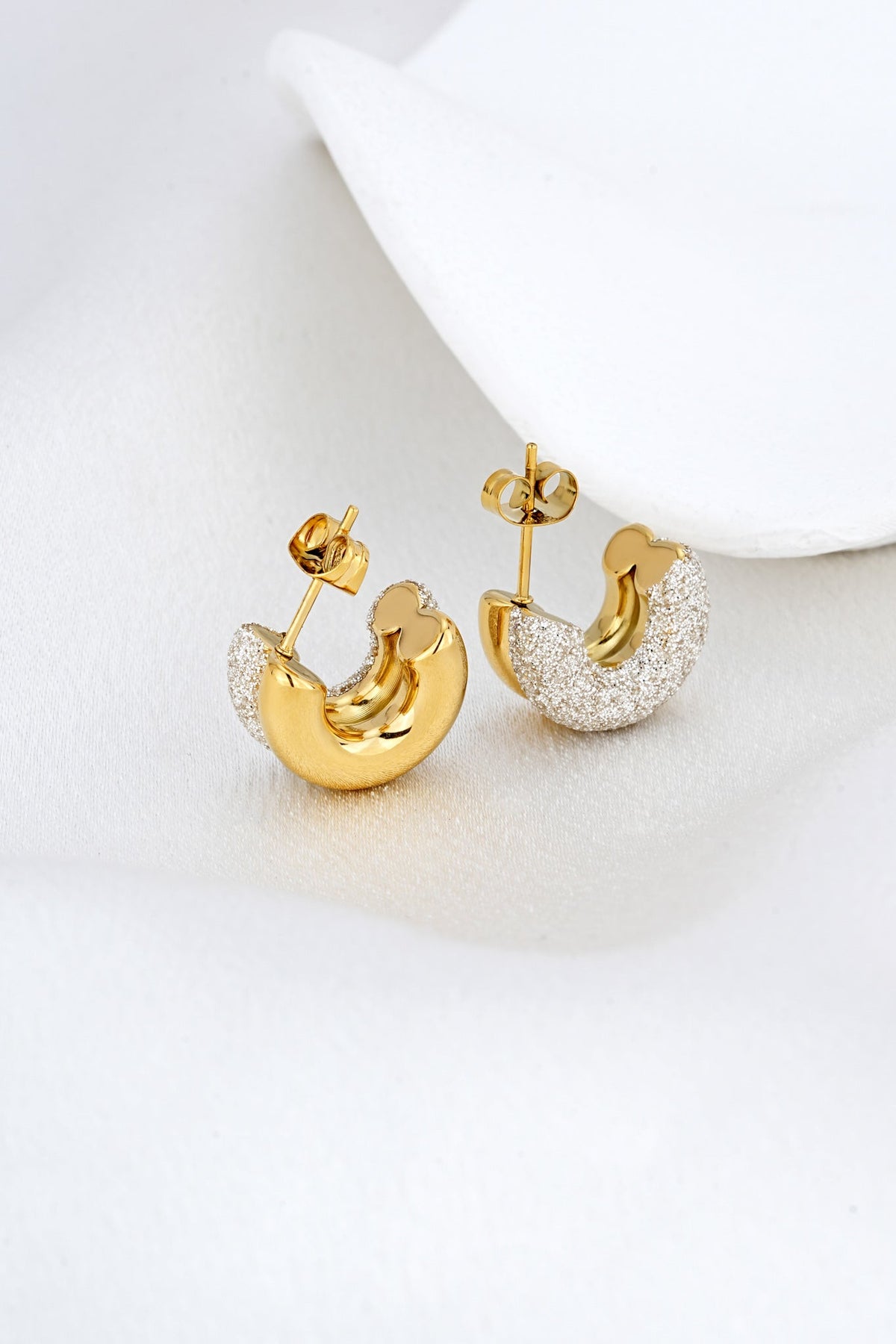 HEYCHIC Melina Hoop Earrings (Gold)