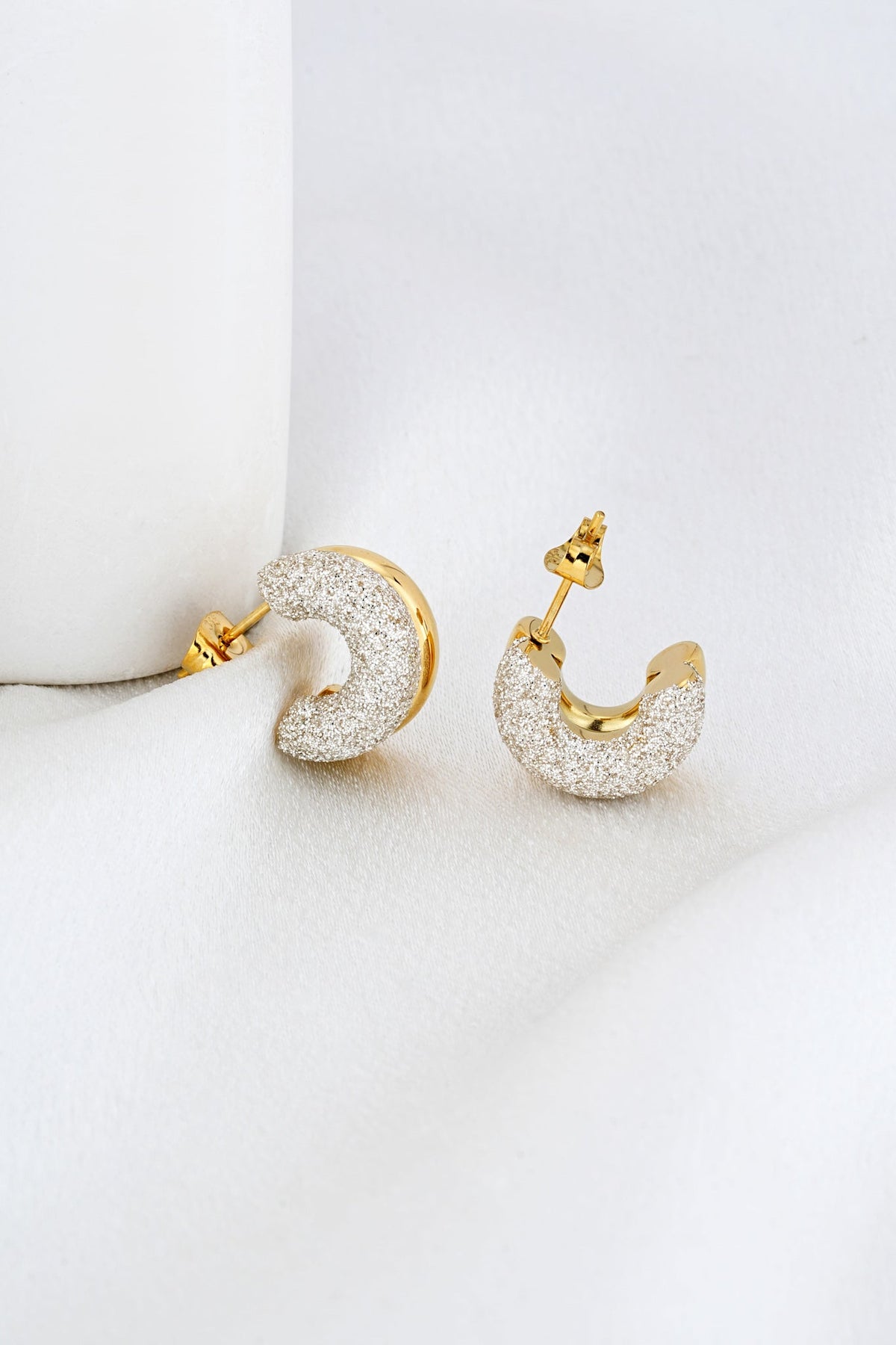 HEYCHIC Melina Hoop Earrings (Gold)