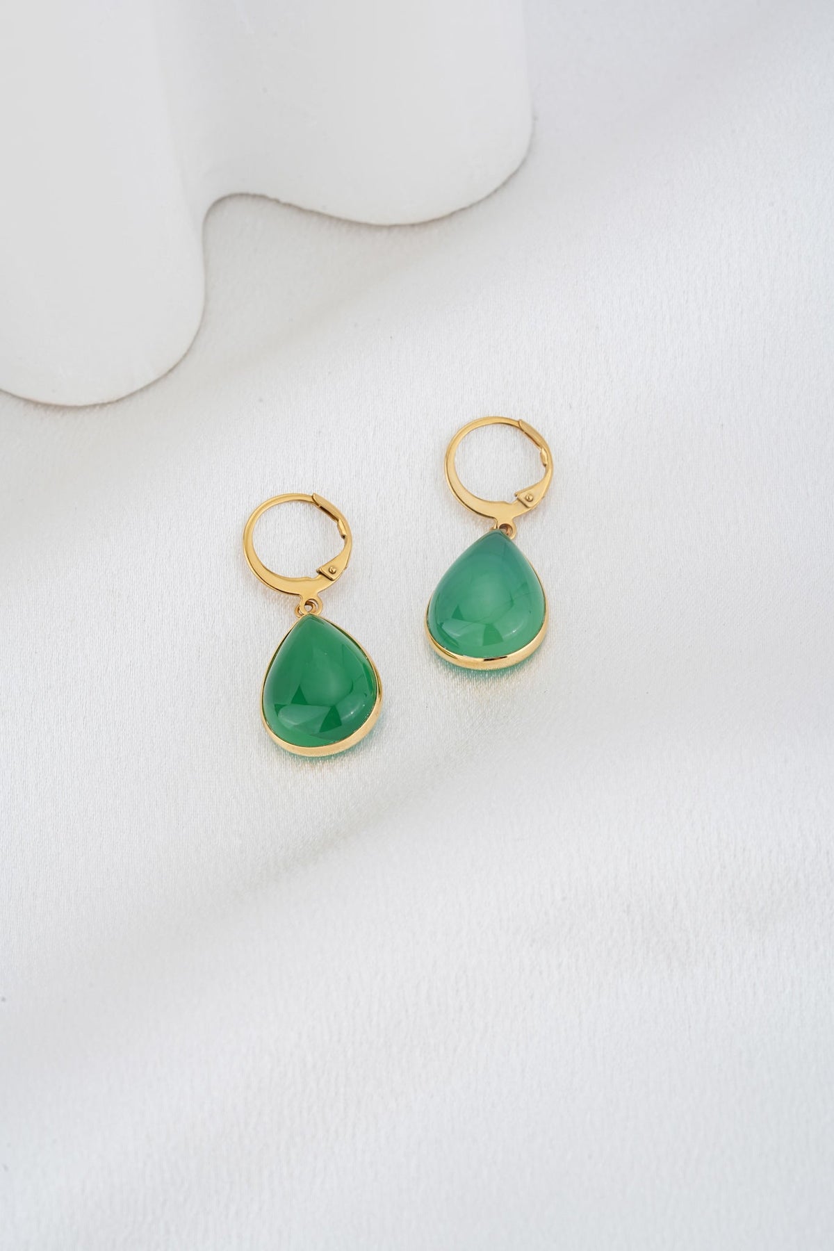 HEYCHIC Esme Agate Earrings (Green)
