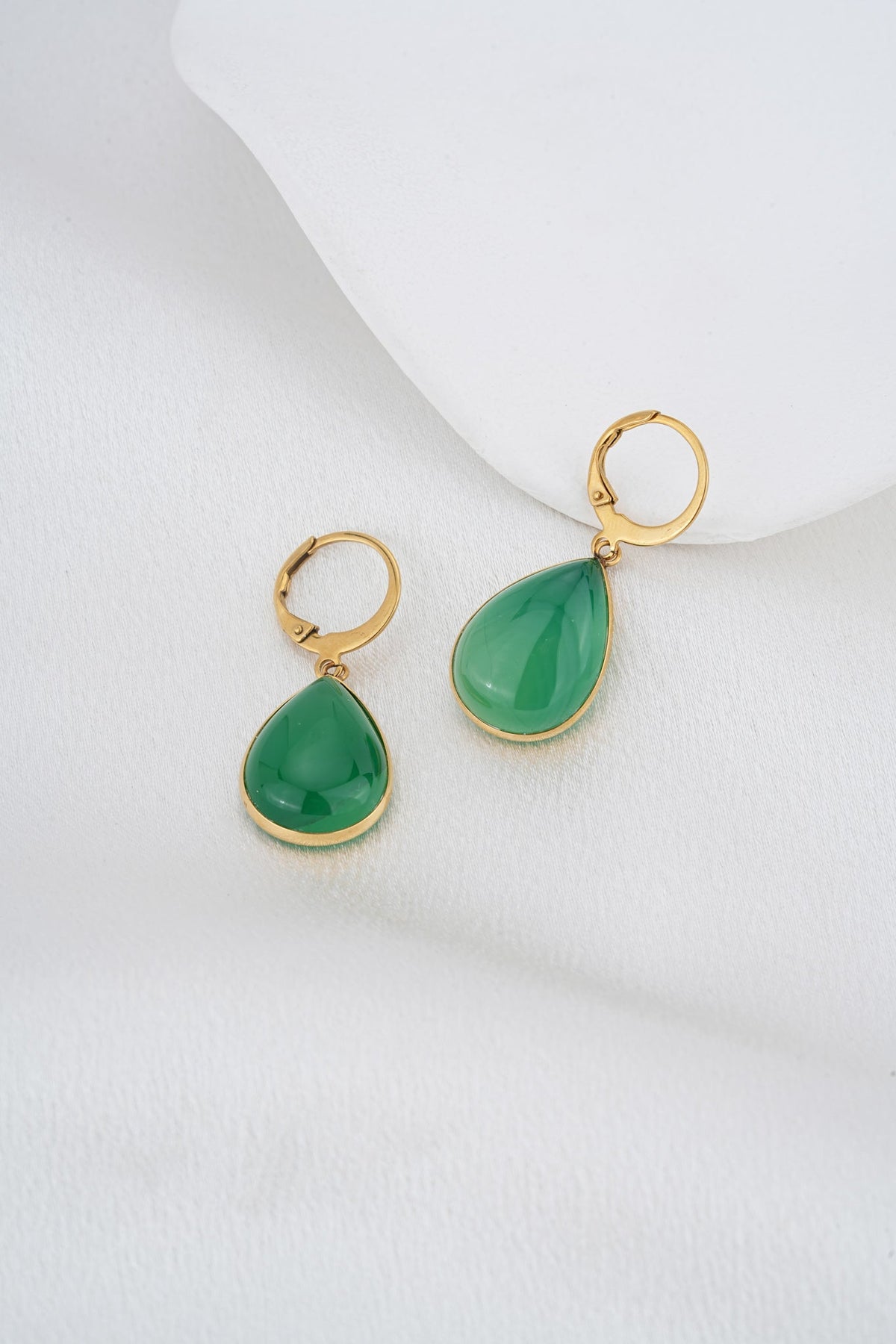 HEYCHIC Esme Agate Earrings (Green)