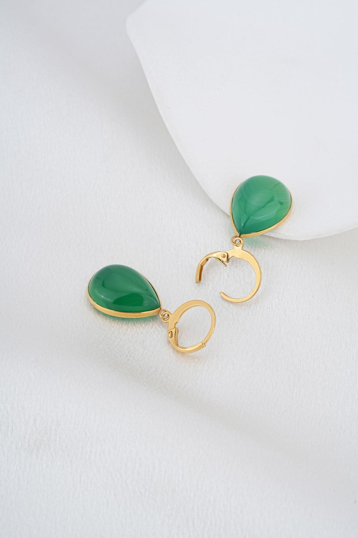 HEYCHIC Esme Agate Earrings (Green)