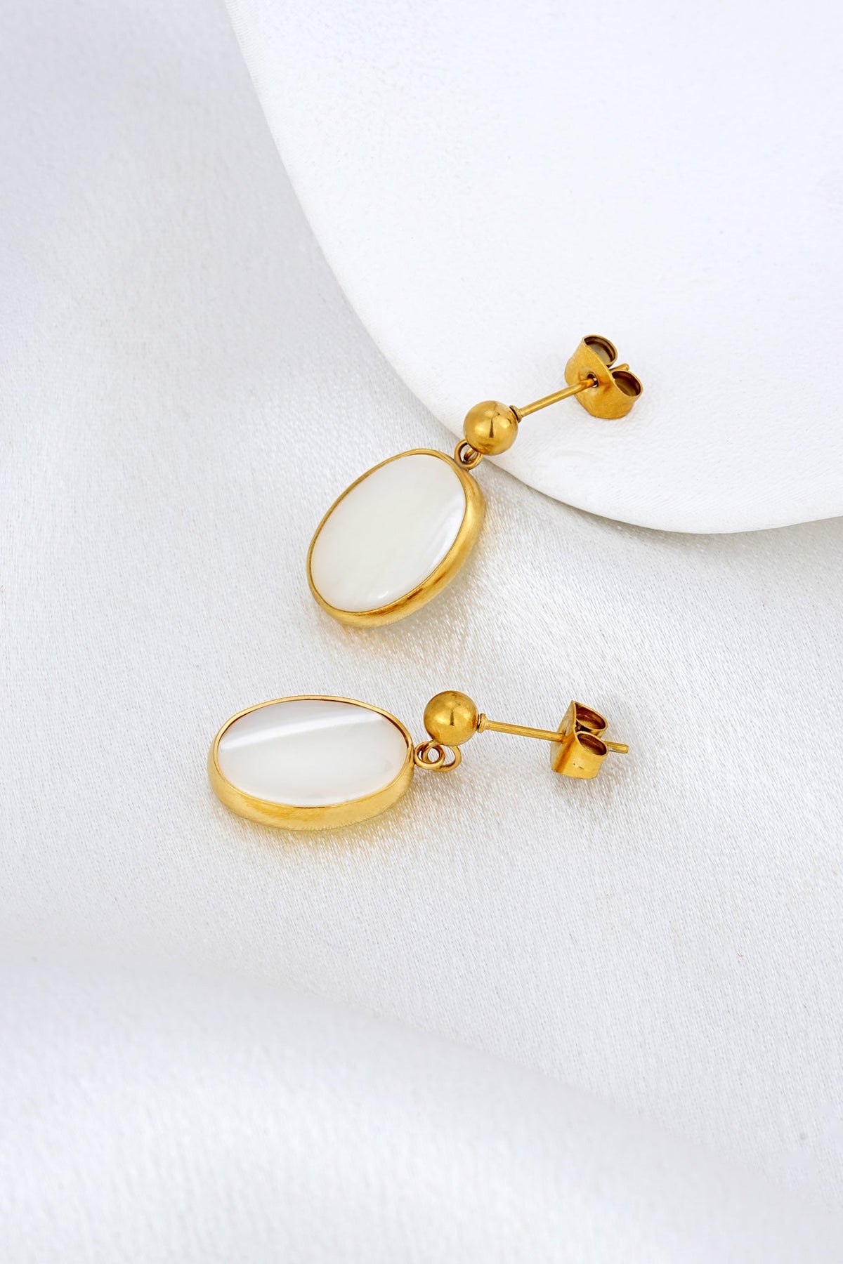 HEYCHIC Ondine Shell Earrings (Gold)