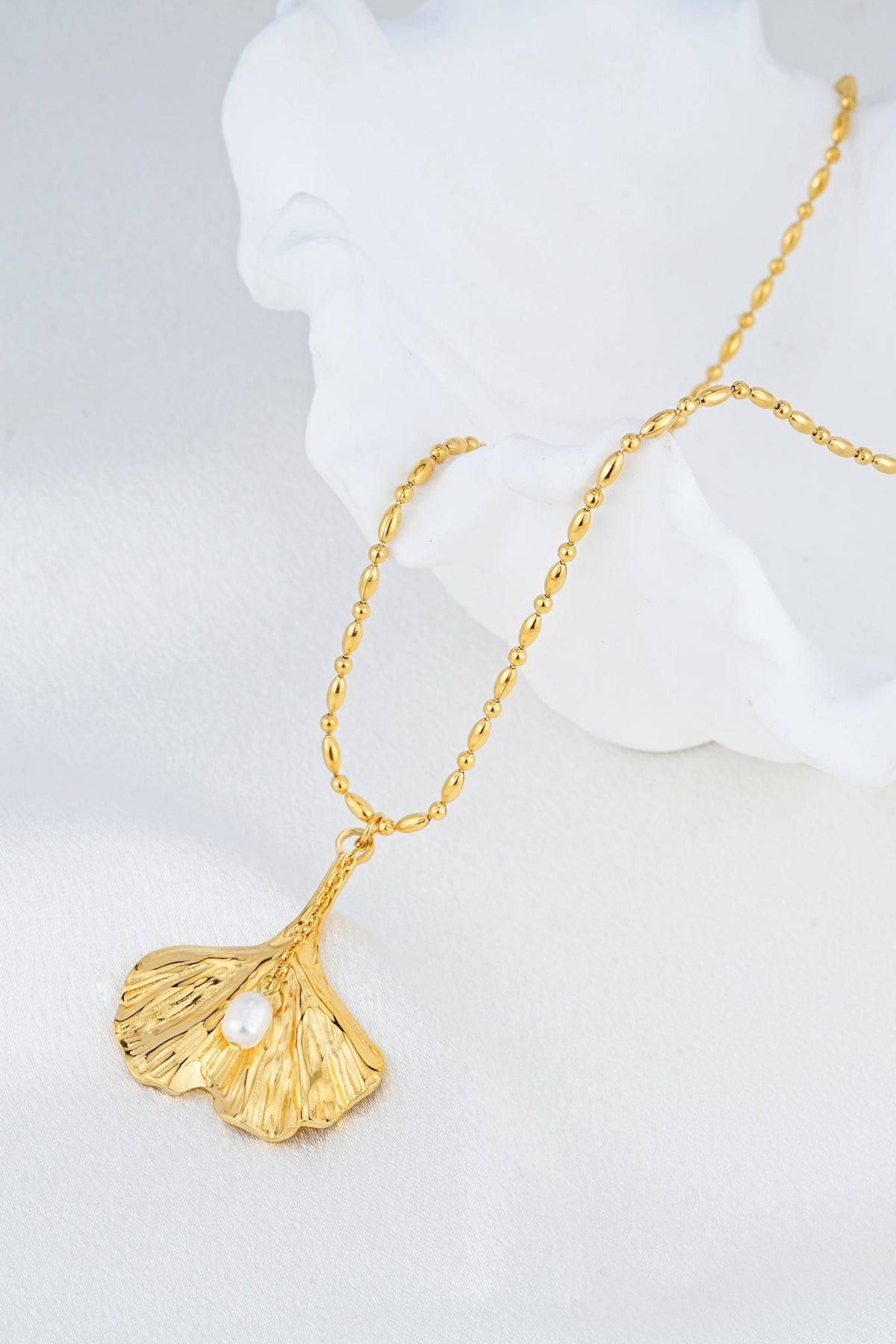 HEYCHIC Orla Leaf Necklace (Gold)