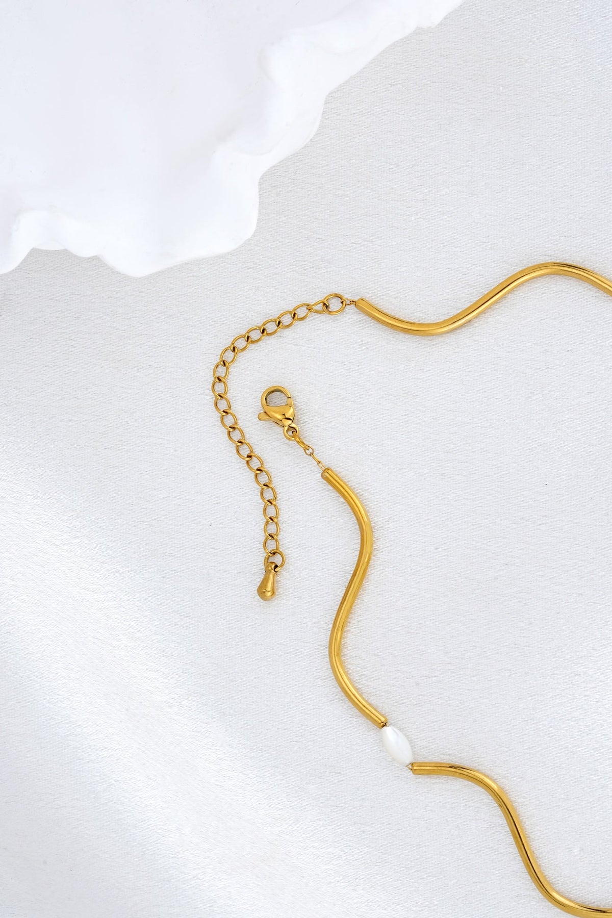 HEYCHIC Renna Wave Necklace (Gold)