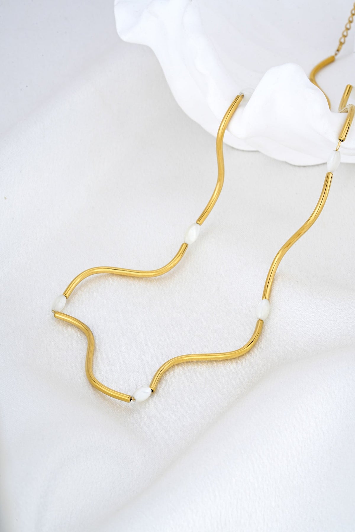 HEYCHIC Renna Wave Necklace (Gold)