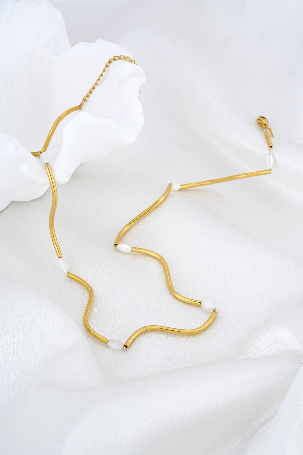 HEYCHIC Renna Wave Necklace (Gold)