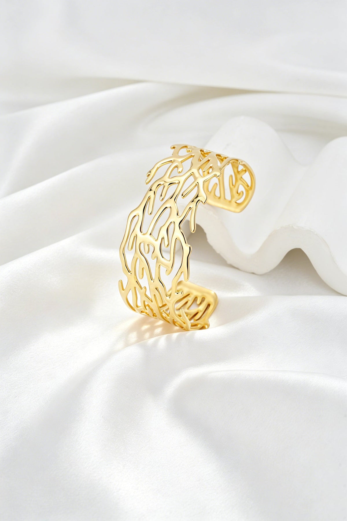 HEYCHIC Corina Bangle (Gold)