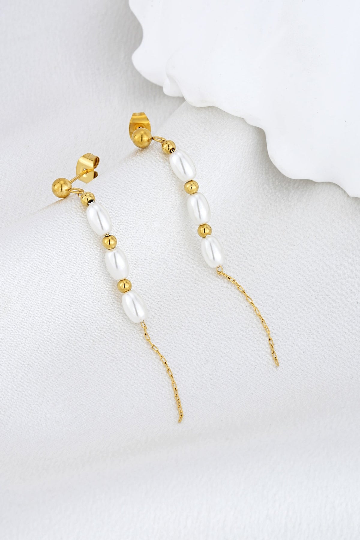 HEYCHIC Naia Pearl Earrings (Gold)