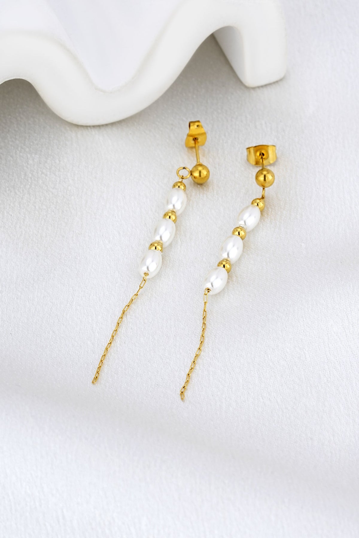 HEYCHIC Naia Pearl Earrings (Gold)