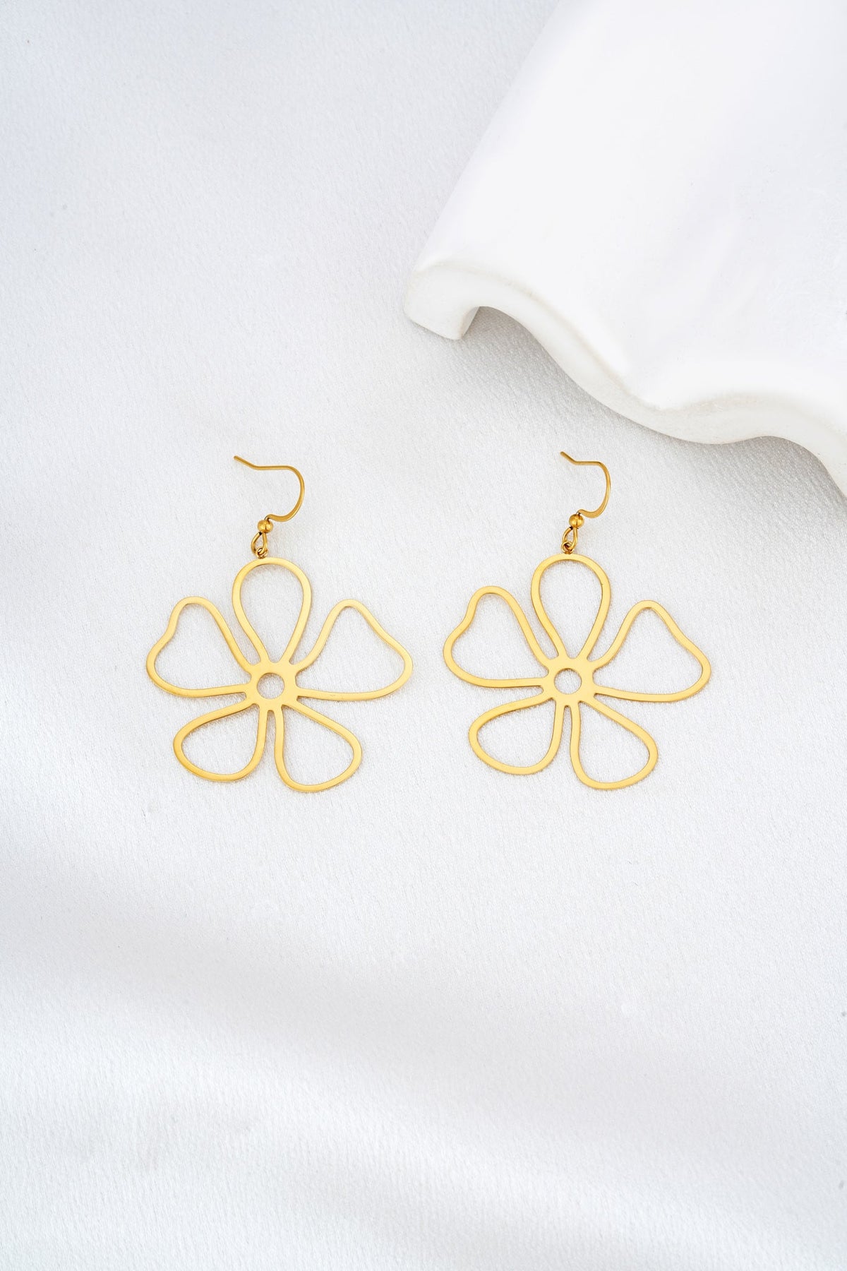 HEYCHIC Misa Floral Earrings (Gold)