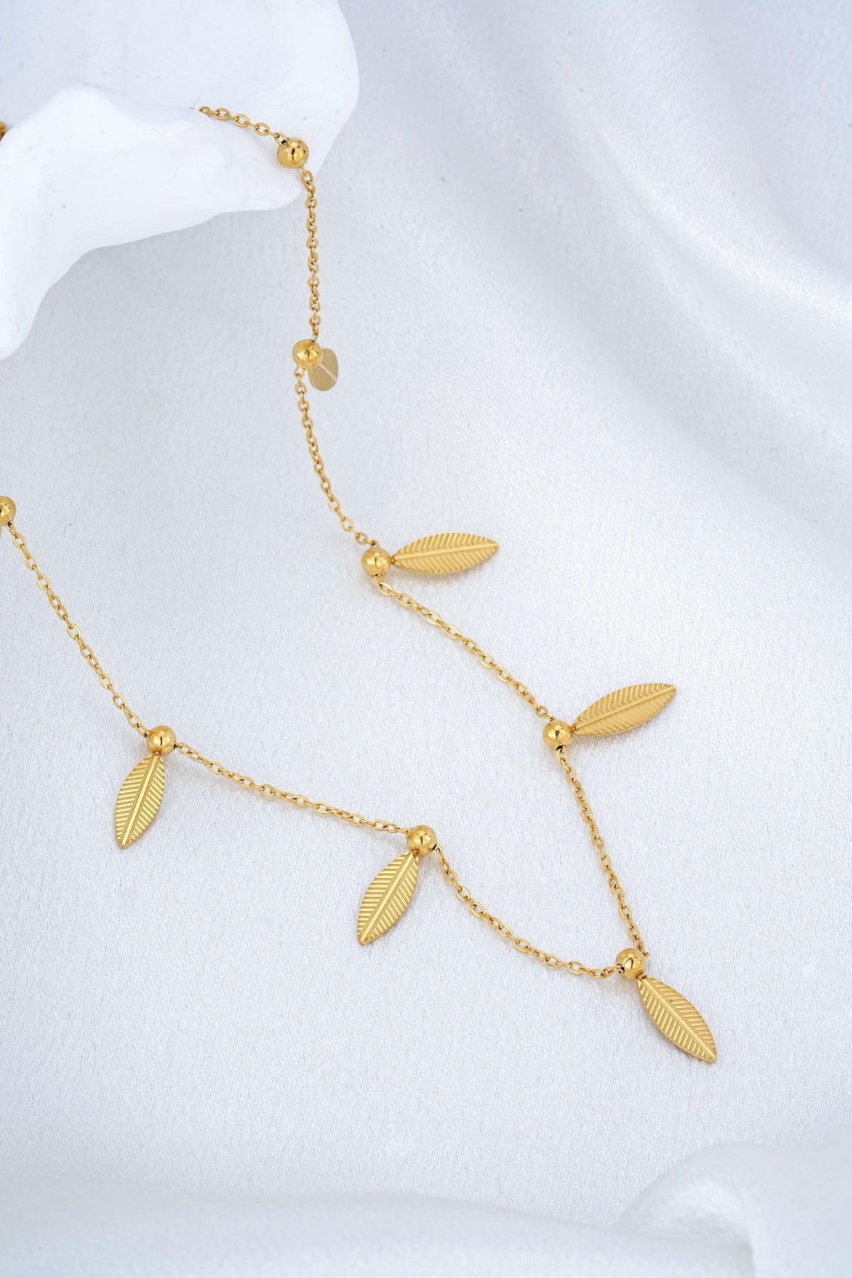 HEYCHIC Adele Leaf Necklace (Gold)