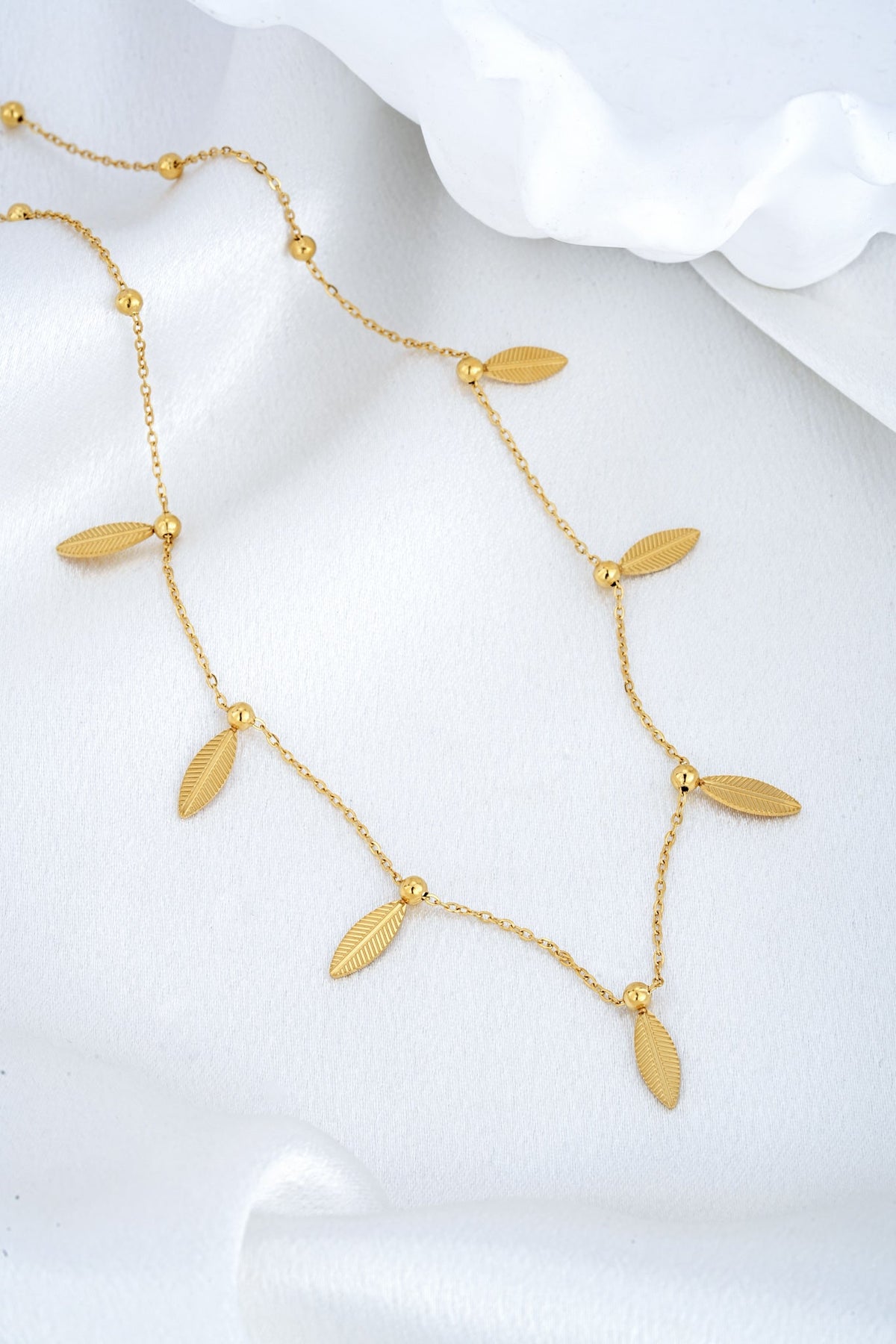 HEYCHIC Adele Leaf Necklace (Gold)