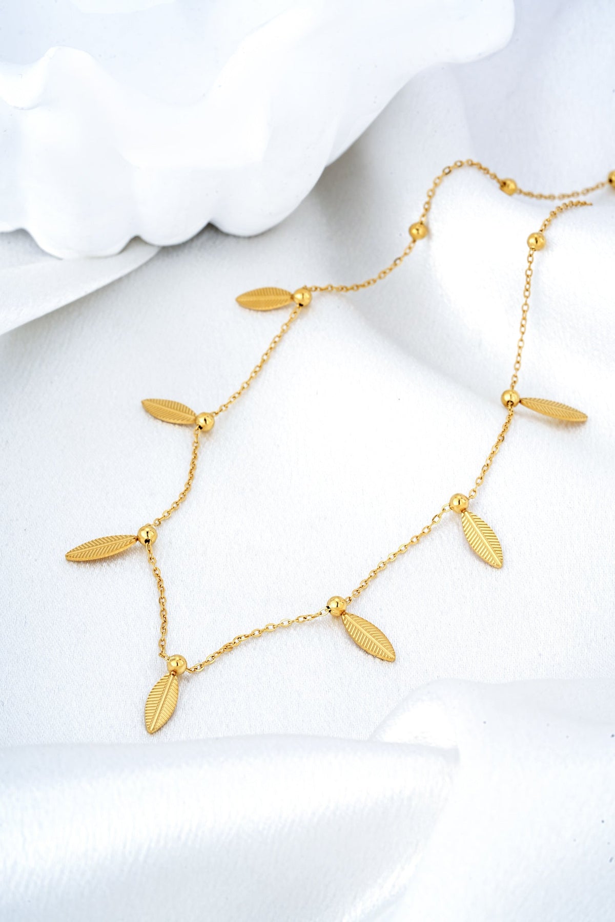 HEYCHIC Adele Leaf Necklace (Gold)