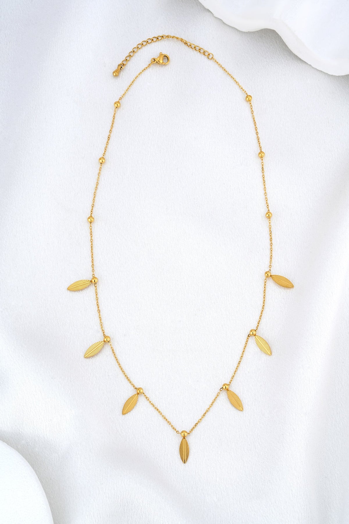 HEYCHIC Adele Leaf Necklace (Gold)