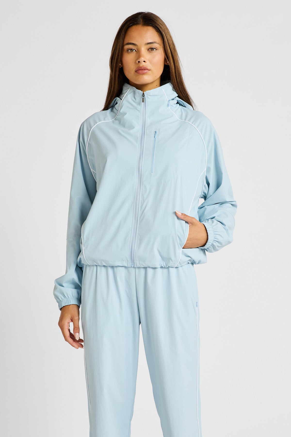 Spray Contrast Piping Windbreaker (White)