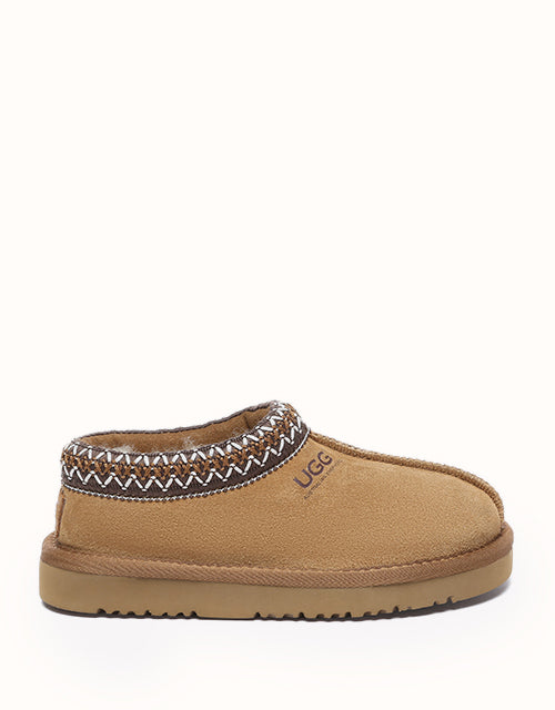 Image of Slippers. Product name - AUSTRALIAN SHEPHERD® Hippie Kids Slippers in Chestnut colour by brand - Ugg Australian Shepherd