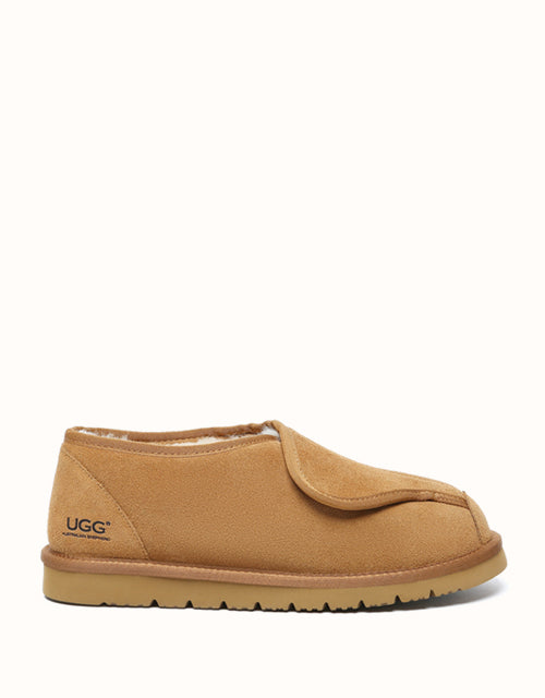 Image of Slippers. Product name - AUSTRALIAN SHEPHERD® Tristen in Chestnut colour by brand - Ugg Australian Shepherd