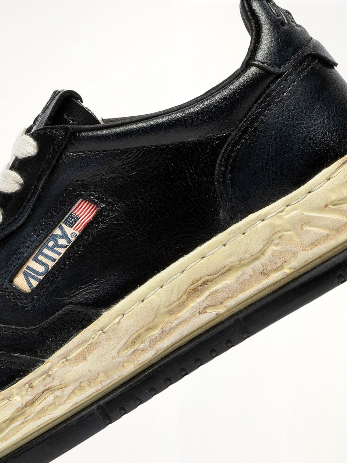 AUTRY MMY Super Vintage Low Sneaker (Black)