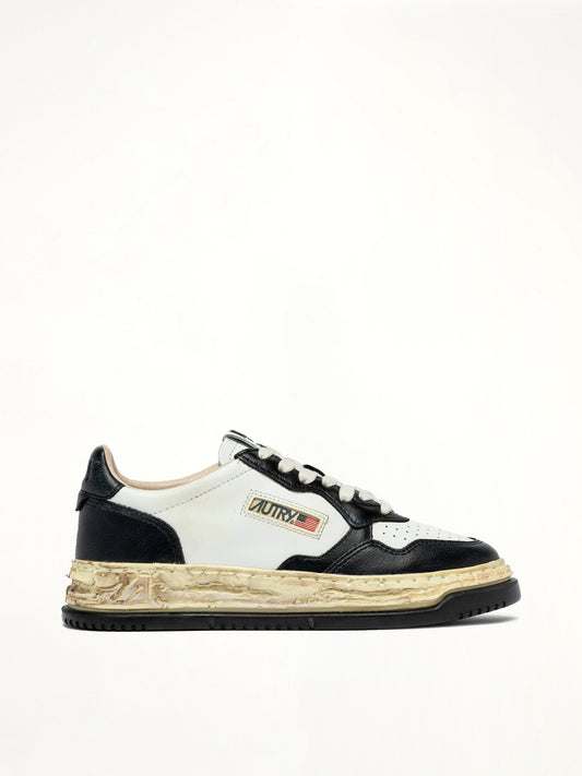 Image of Sneakers. Productname: MMY Super Vintage Low Sneaker in White/Black colour by brand - AUTRY