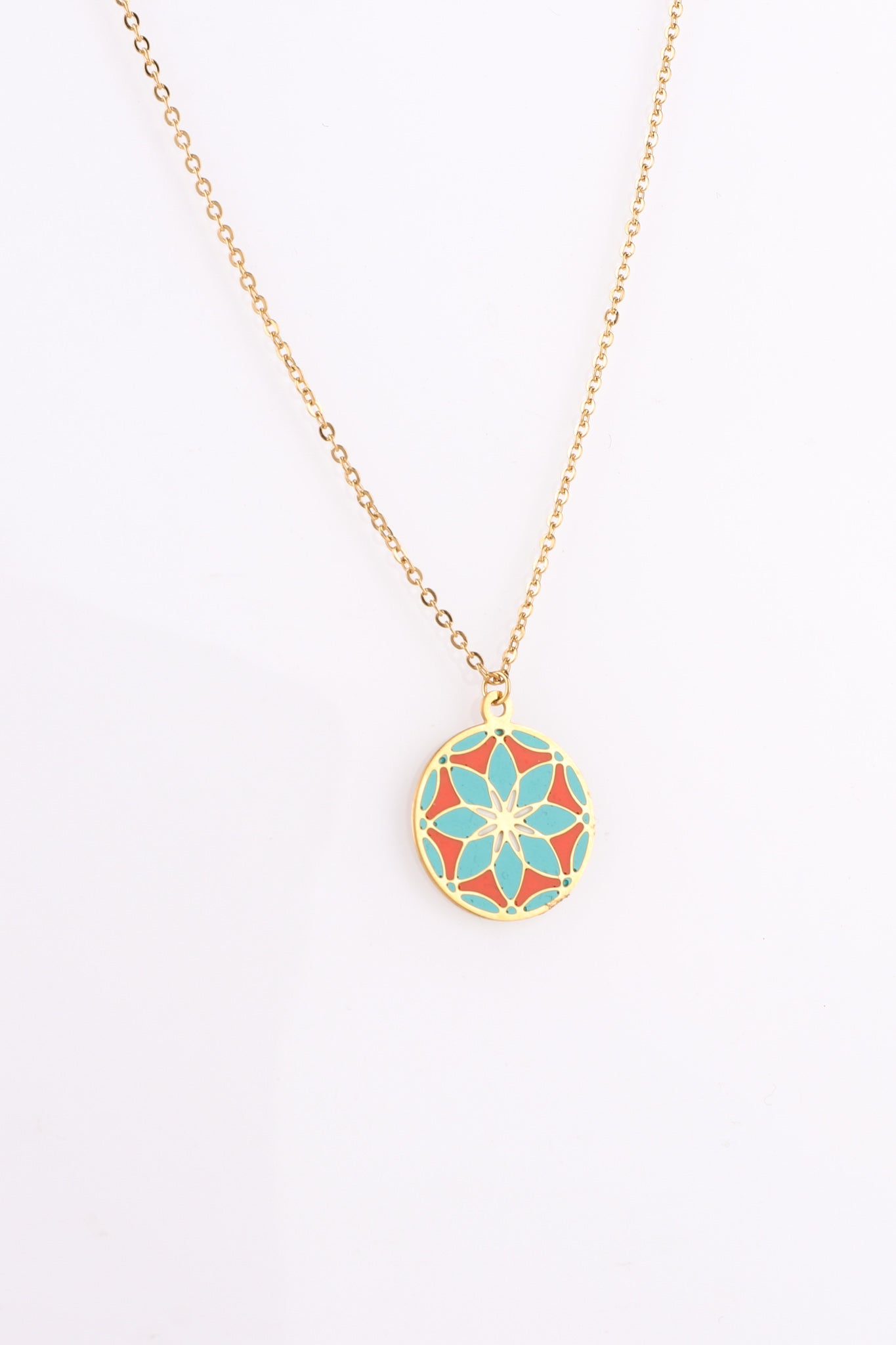 Heychic Amari Floral Pendant Necklace (Gold)