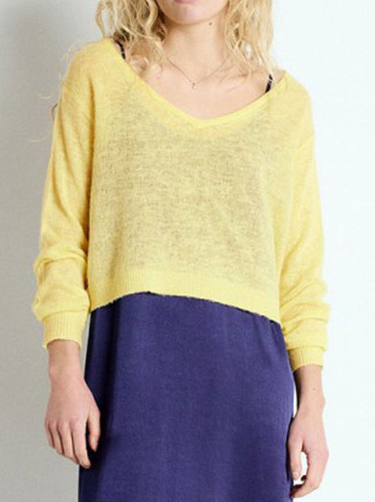 Image of a model wearing Outerwear. Productname: AMERICAN VINTAGE DUMY FINE V NECK JUMPER in Shell colour by brand - American Vintage