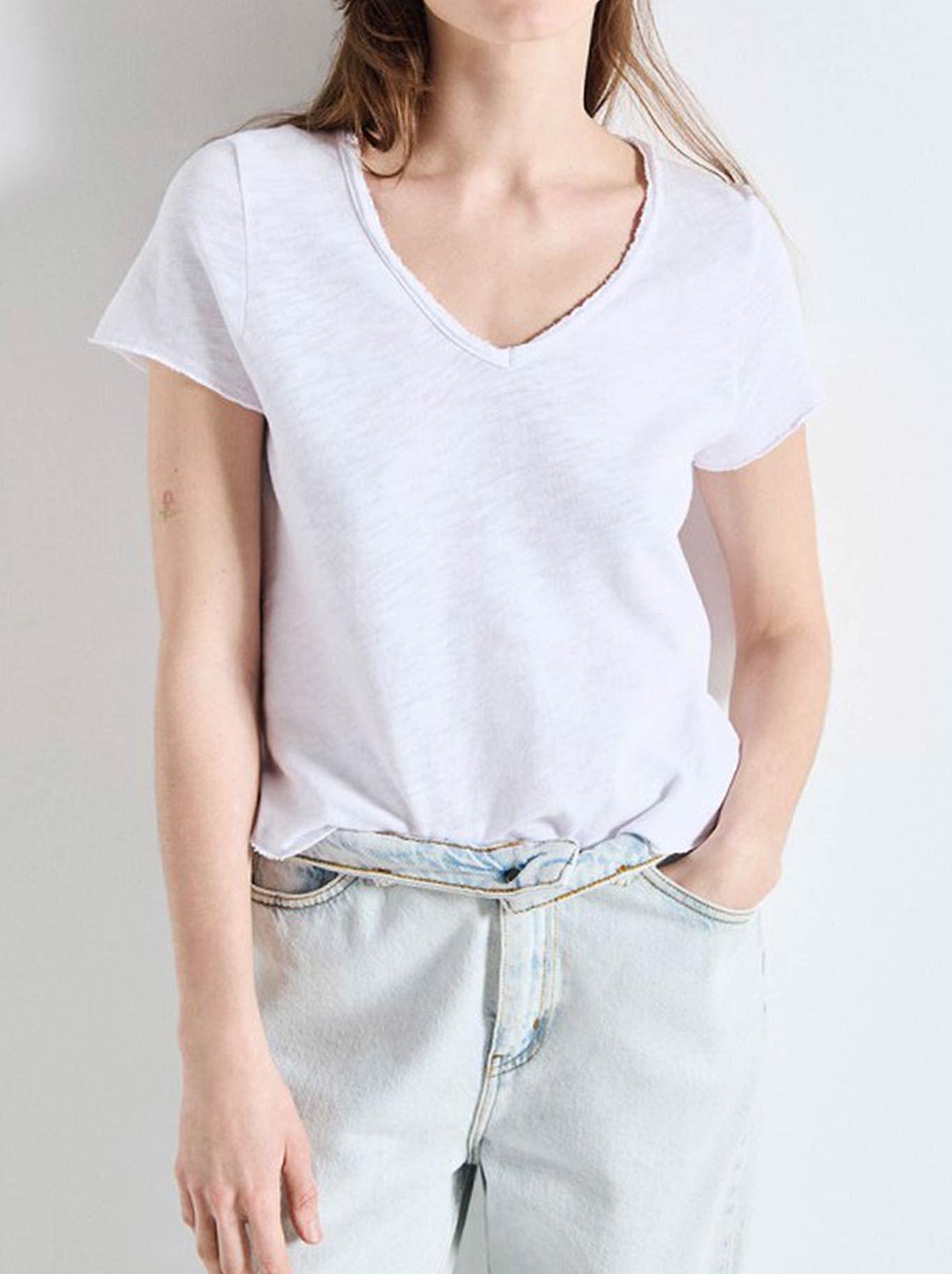 Image of T-Shirts. Product name - AMERICAN VINTAGE SONOMA VEE TEE in White colour by brand - American Vintage